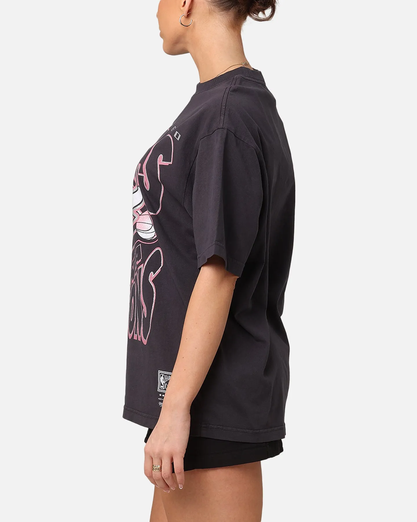 Mitchell & Ness Women's Chicago Bulls NBA Champs Glitter T-Shirt Overdyed Black