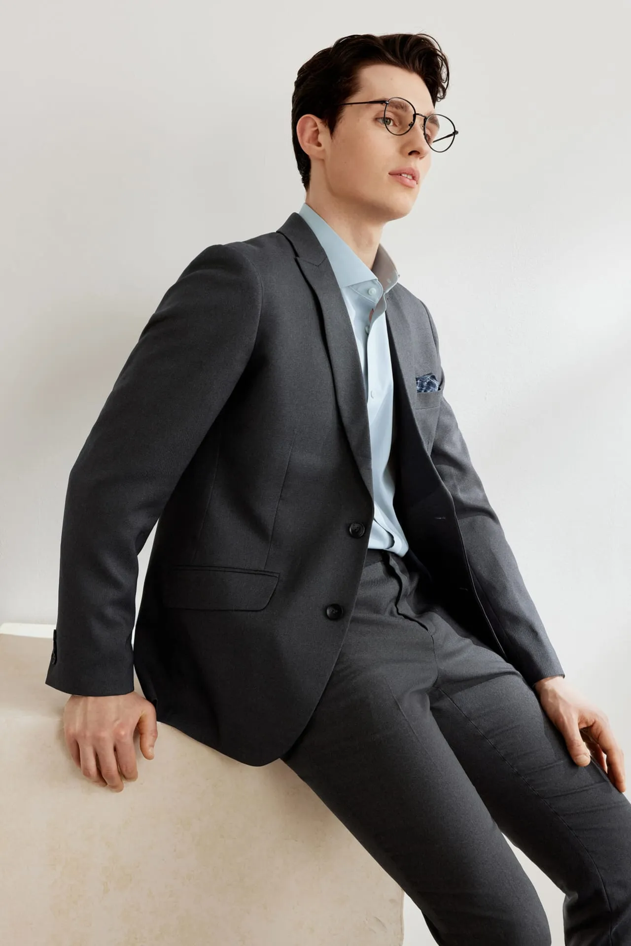 Teflon Finishing Stain Resistant Suit in Smart Fit