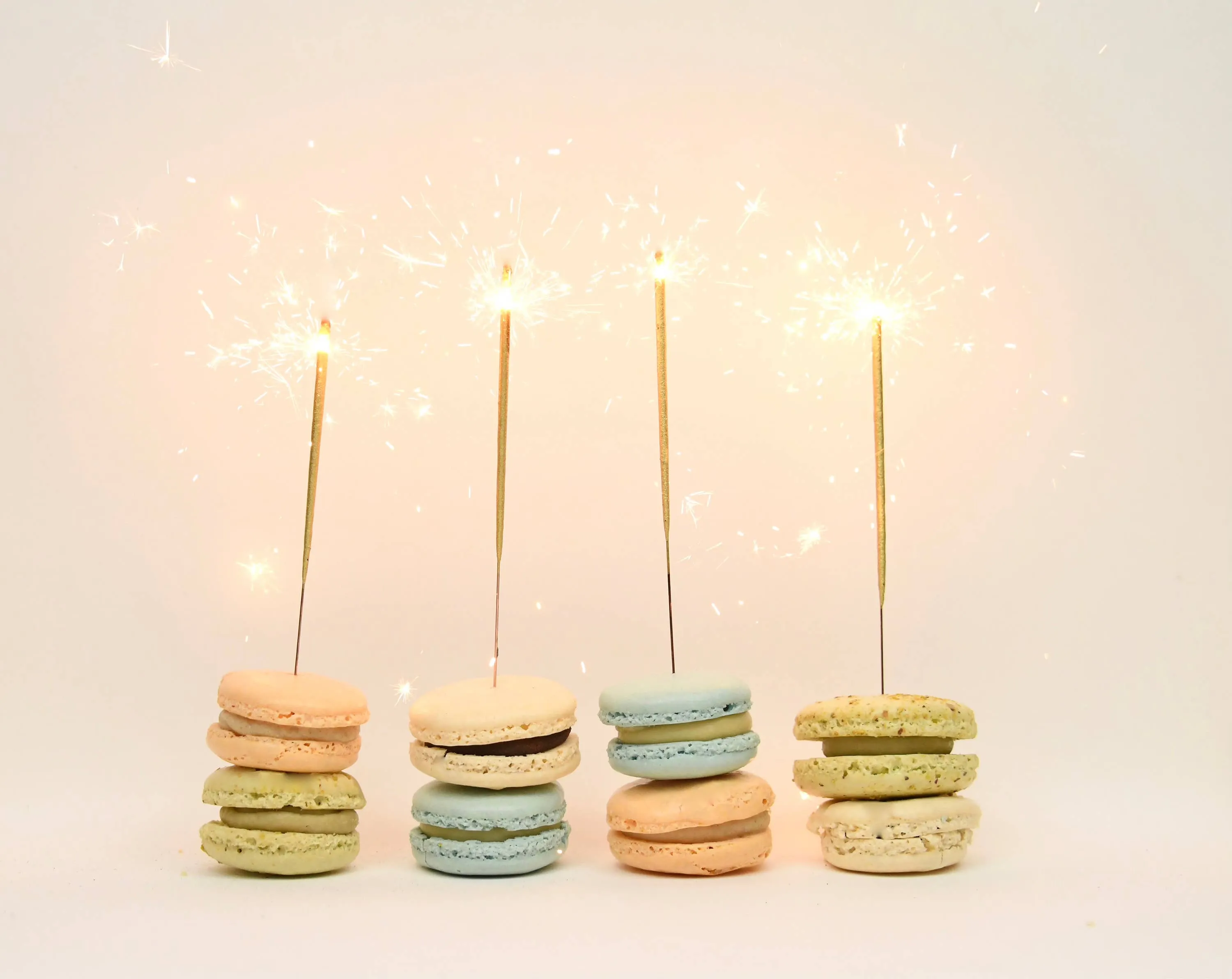 TOPS Malibu - Mini 4" Gold Sparklers - Tube of 12